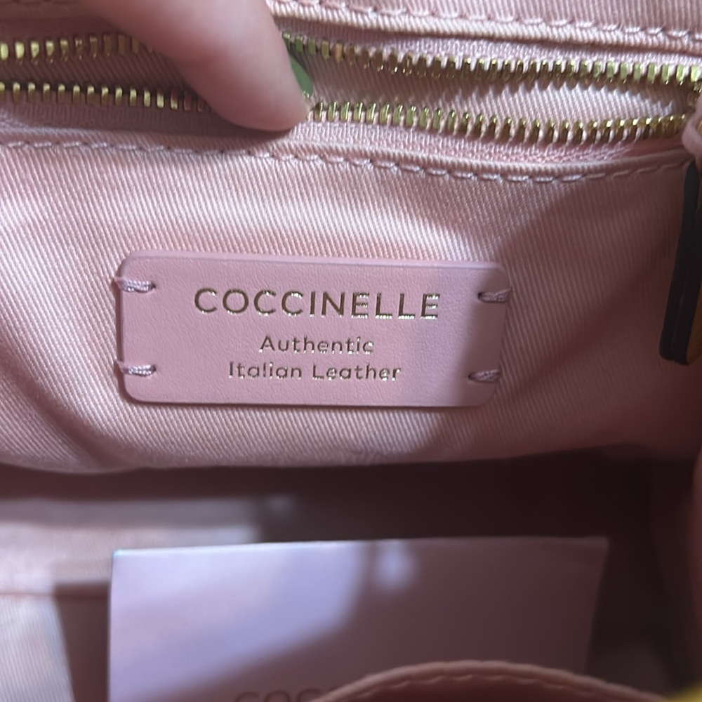 ✨Coccinelle Pebbled Leather Handbag/Crossbody✨NWT $365 - Picture 9 of 9